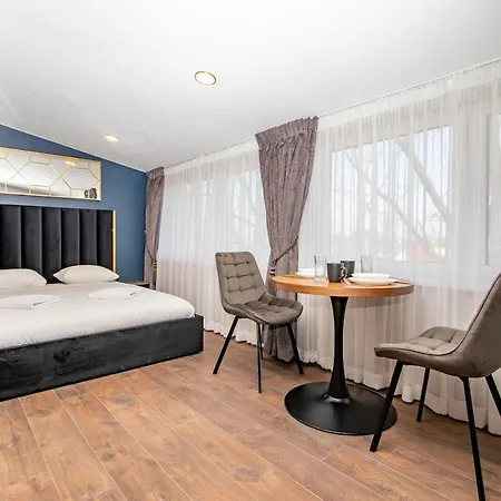 Cherry Street Oasis *