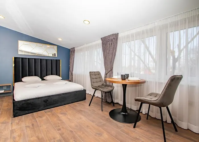 Cherry Street Oasis *